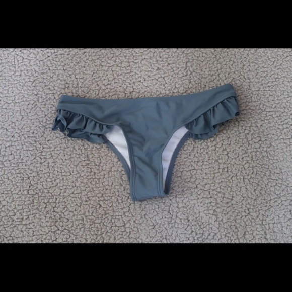 ruffled bikini - Picture 4 of 4